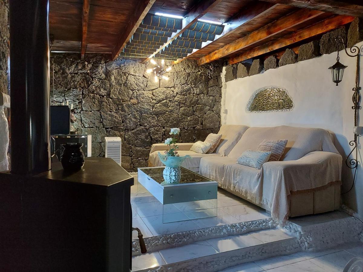 Aloelux Villa ! - Private Villa With Jacuzzi, Cinema ,Massage ,Wonderful View, Art Desing Villa Кониль Экстерьер фото