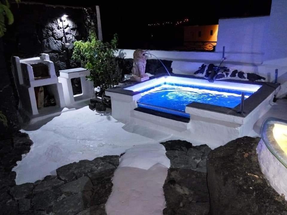Aloelux Villa ! - Private Villa With Jacuzzi, Cinema ,Massage ,Wonderful View, Art Desing Villa Кониль Экстерьер фото