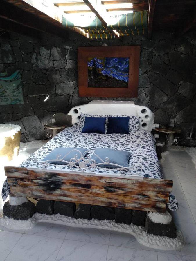 Aloelux Villa ! - Private Villa With Jacuzzi, Cinema ,Massage ,Wonderful View, Art Desing Villa Кониль Экстерьер фото