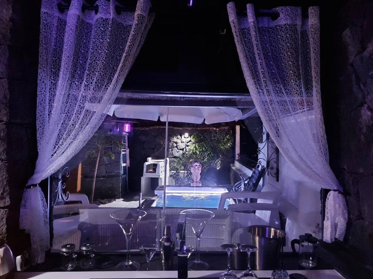 Aloelux Villa ! - Private Villa With Jacuzzi, Cinema ,Massage ,Wonderful View, Art Desing Villa Кониль Экстерьер фото