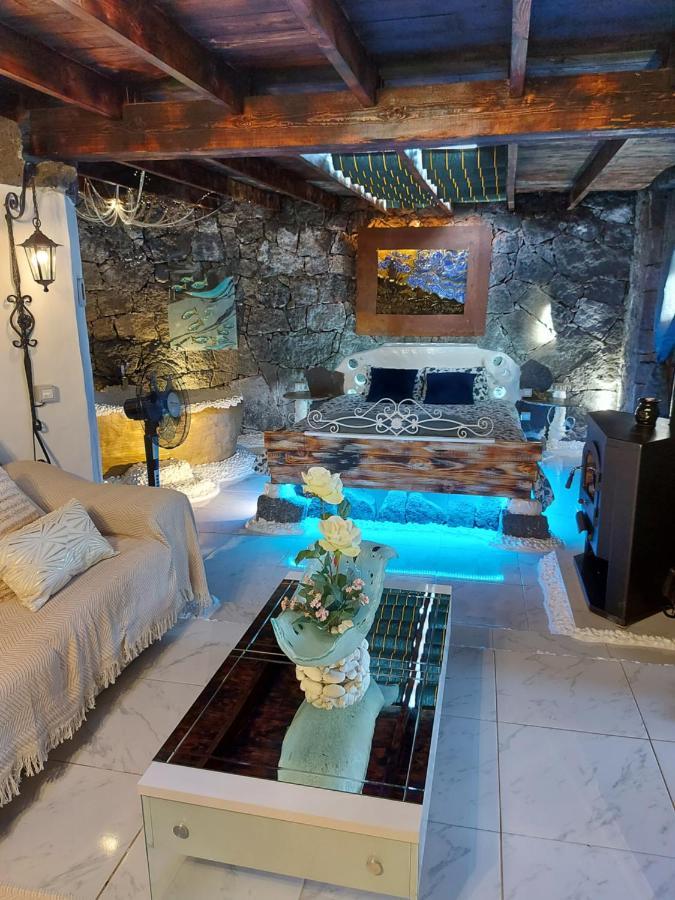 Aloelux Villa ! - Private Villa With Jacuzzi, Cinema ,Massage ,Wonderful View, Art Desing Villa Кониль Экстерьер фото