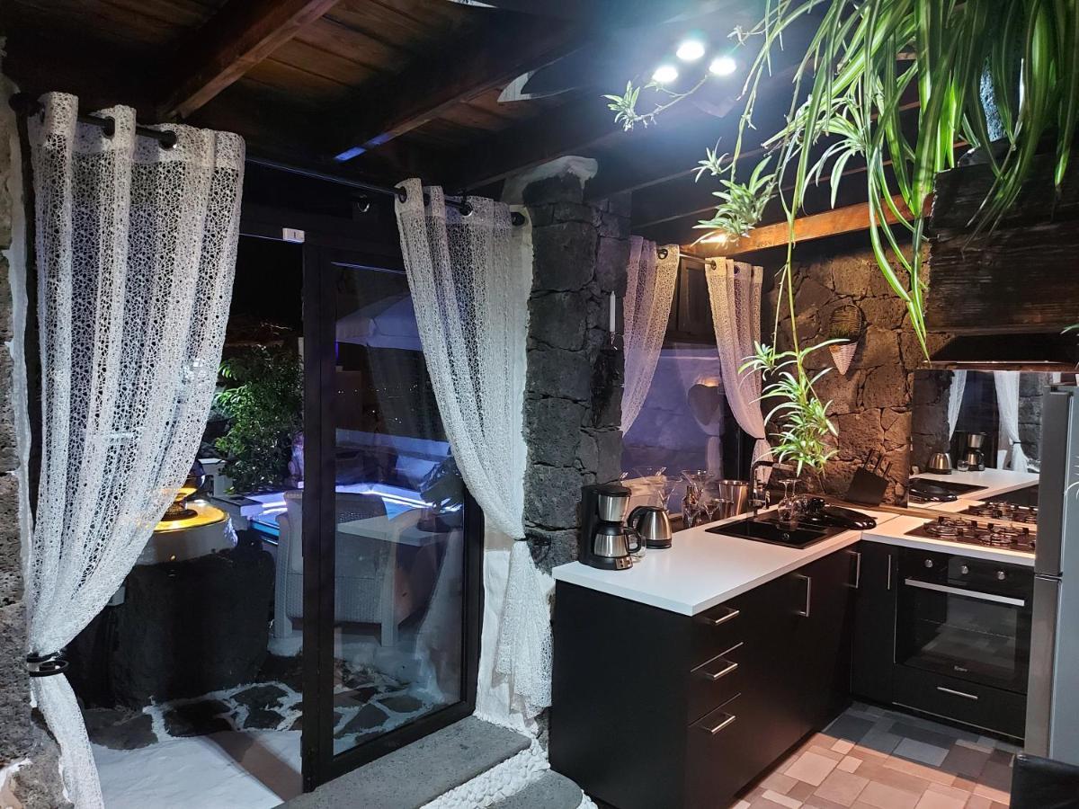 Aloelux Villa ! - Private Villa With Jacuzzi, Cinema ,Massage ,Wonderful View, Art Desing Villa Кониль Экстерьер фото