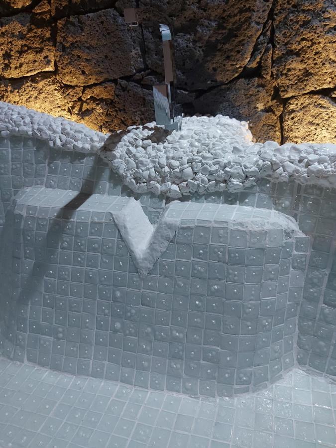 Aloelux Villa ! - Private Villa With Jacuzzi, Cinema ,Massage ,Wonderful View, Art Desing Villa Кониль Экстерьер фото