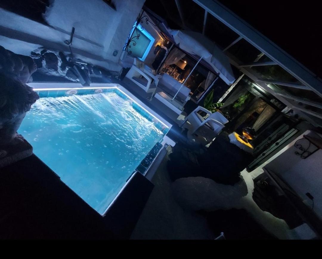 Aloelux Villa ! - Private Villa With Jacuzzi, Cinema ,Massage ,Wonderful View, Art Desing Villa Кониль Экстерьер фото