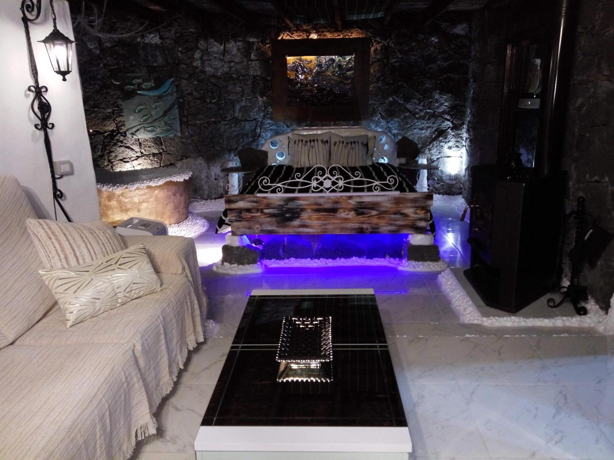 Aloelux Villa ! - Private Villa With Jacuzzi, Cinema ,Massage ,Wonderful View, Art Desing Villa Кониль Номер фото
